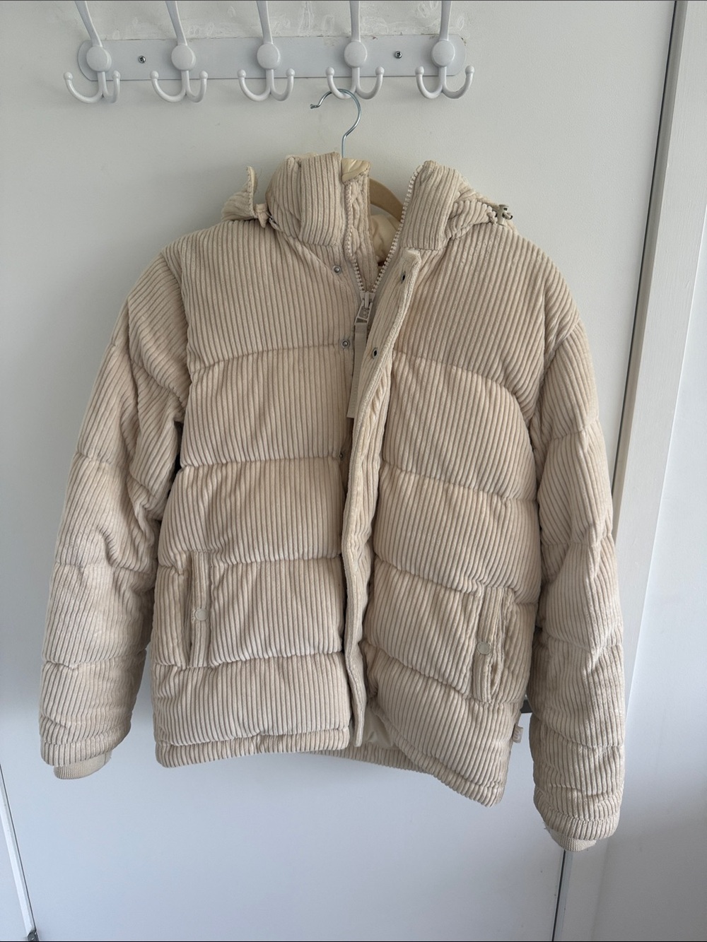Aritzia Women's super puff corduroy Jacket